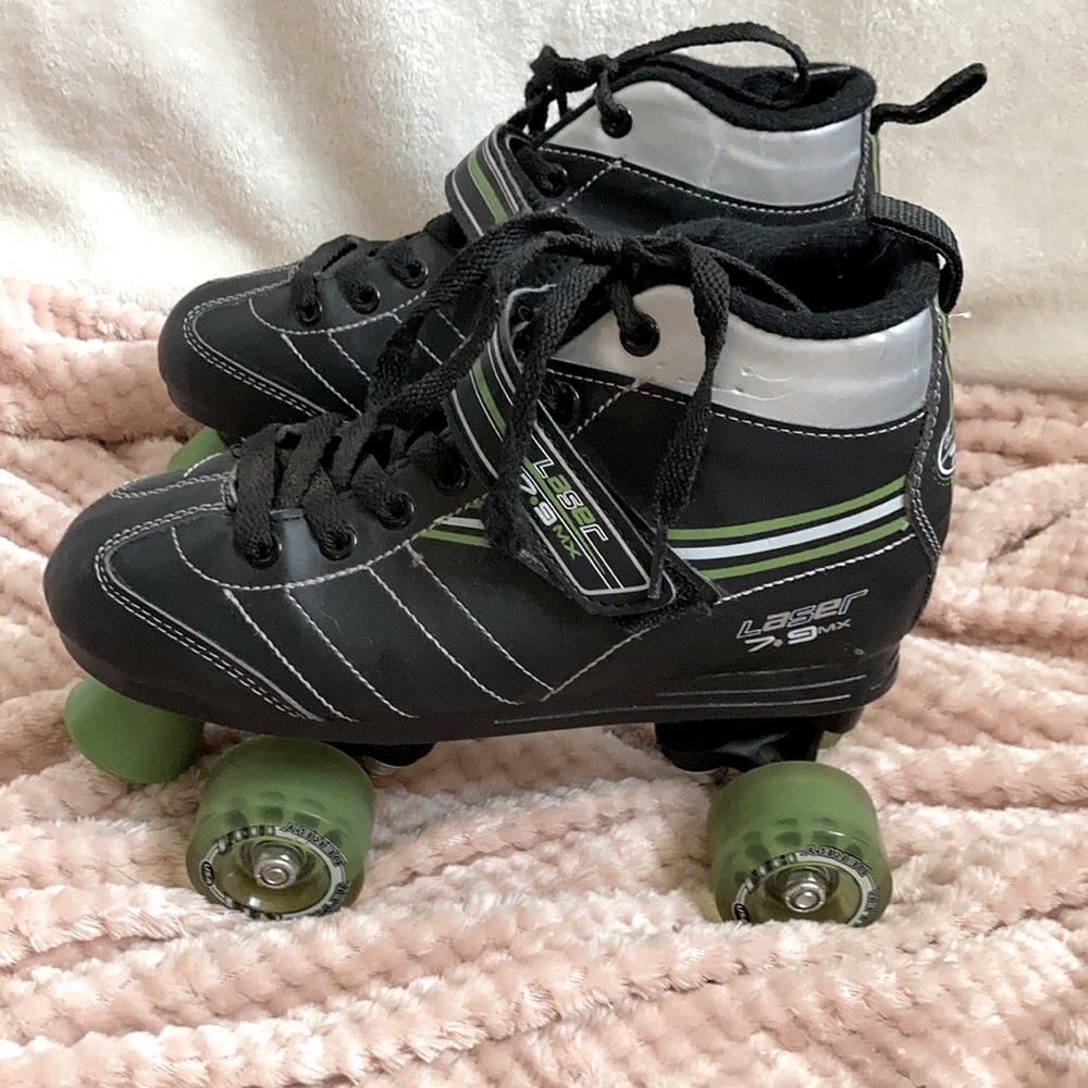 6• Men’s Green, Black And Grey Roller Skates